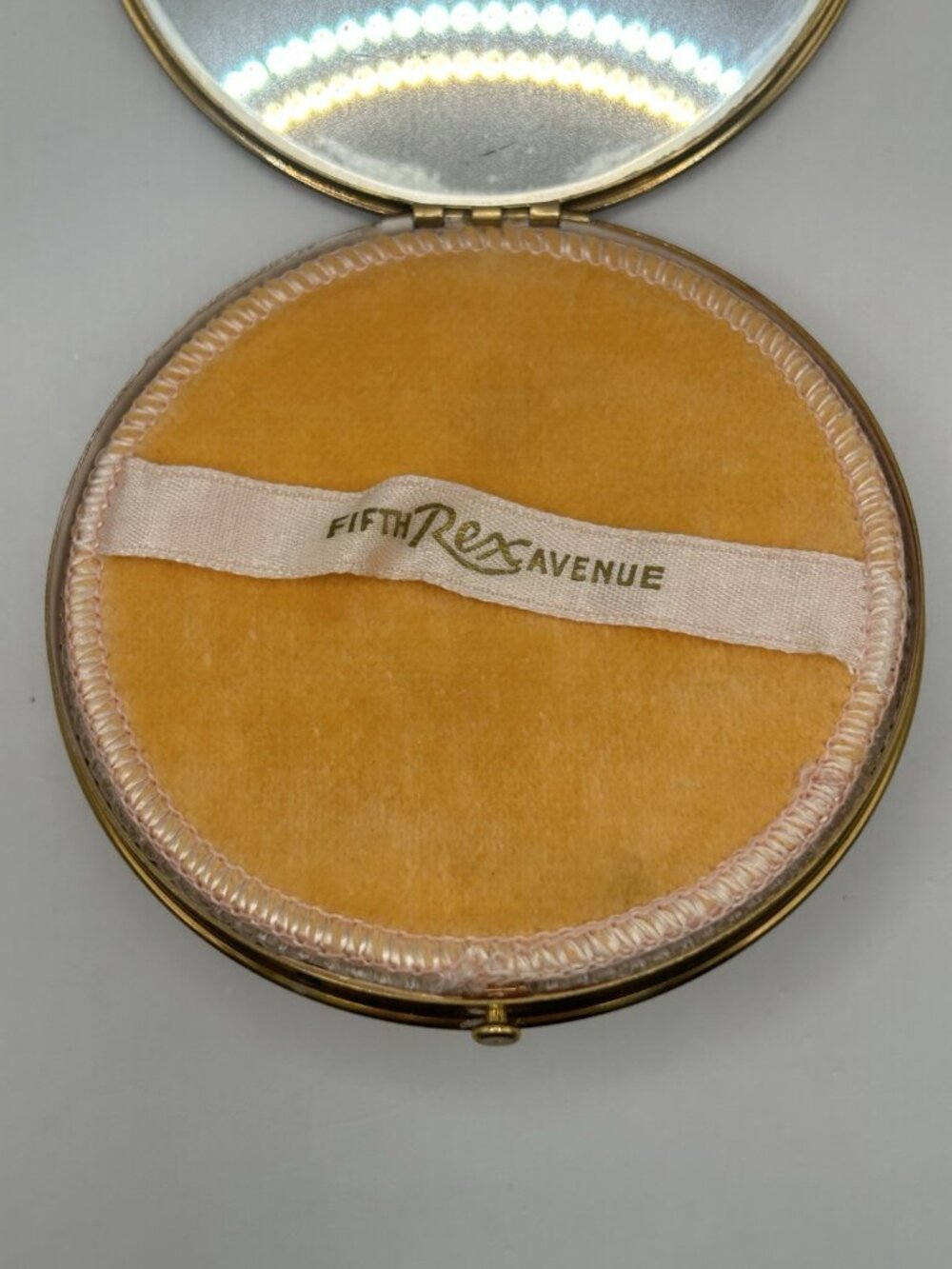 Vintage Powder Compact Rex Fifth Avenue Blue Enamel Gold 1940s Puff Flapjack - Picture 5 of 13
